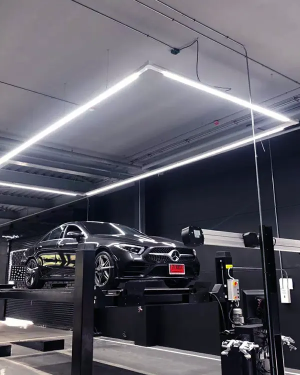 Éclairage dans un garage Mercedes